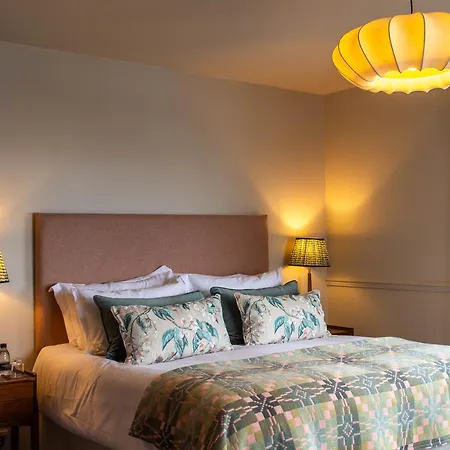 Victoria Hotel 4*