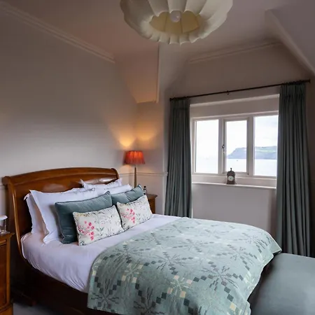 Victoria Hotel 4*