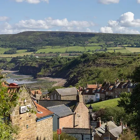 Victoria 4* Robin Hood's Bay