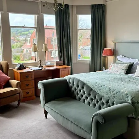 Victoria 4* Robin Hood's Bay