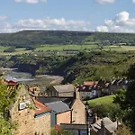 Victoria 4* Robin Hood's Bay