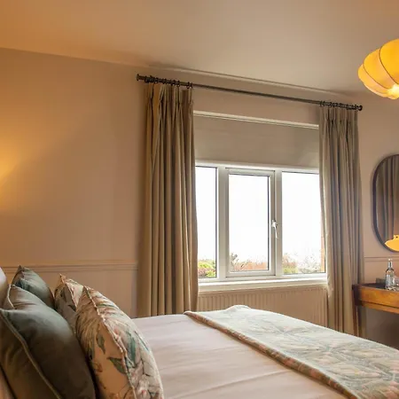 Victoria 4*