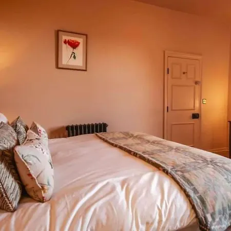 Victoria Hotel 4*
